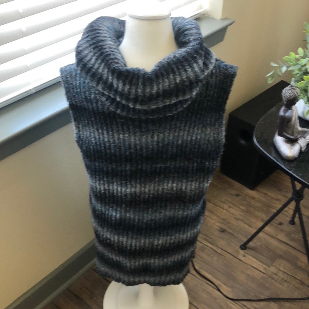 Small sleeveless sweater